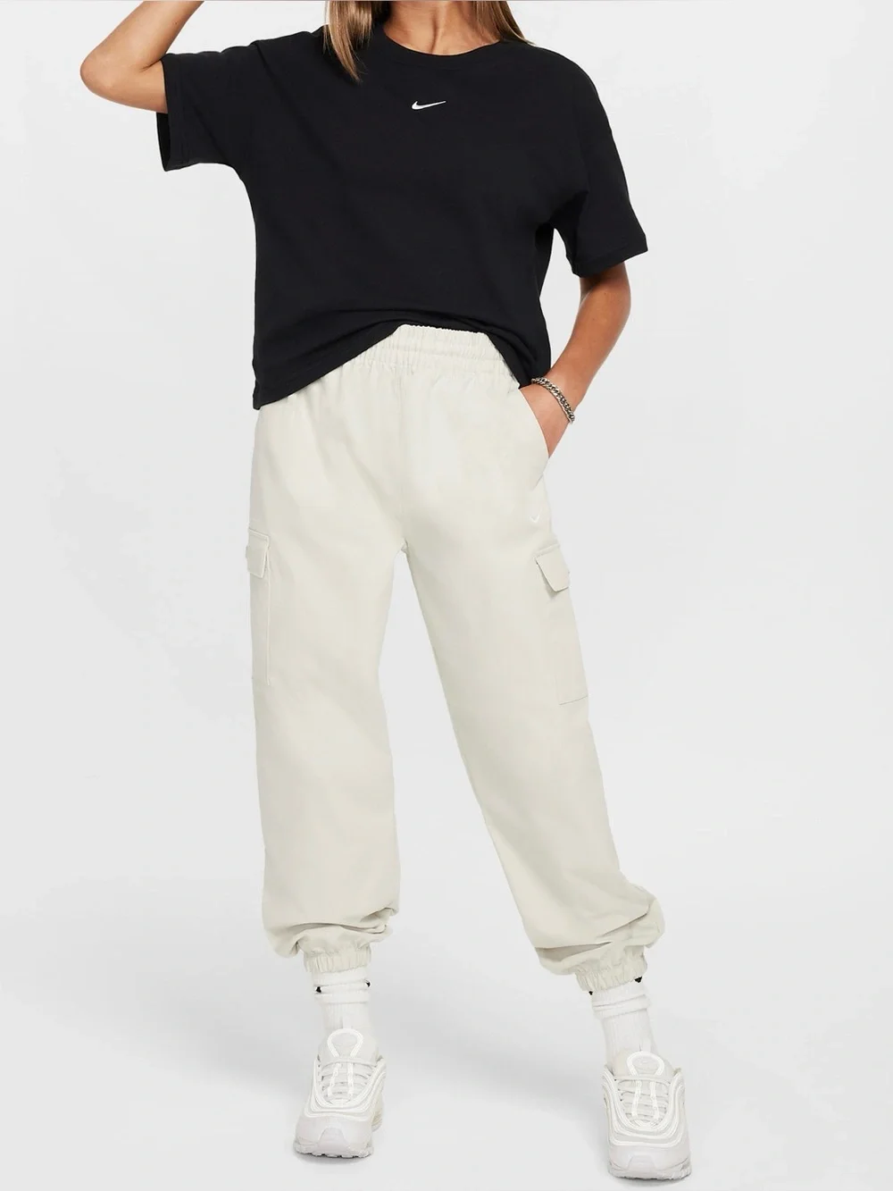 Nike Sportswear Essential Big Kids' (Girls') T-Shirt DH5750-010 Black Size XL
